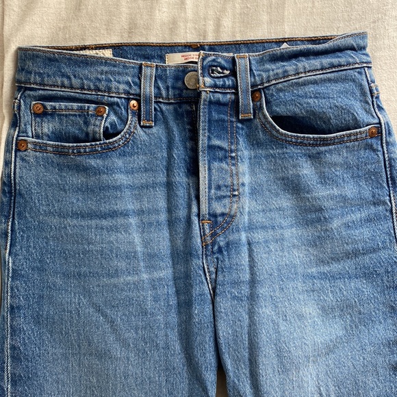 LEVI’S Wedgie Straight Fit Medium Wash - Picture 7 of 11